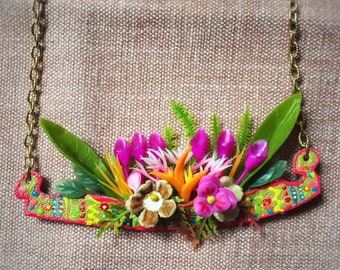 Collar de la habitación Tiki