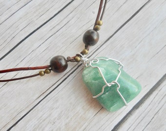 Groene Aventurijn kristal hanger leren halsketting boho stijl mode sieraad dames sieraden bruin unieke cadeau voor haar door Aparticle