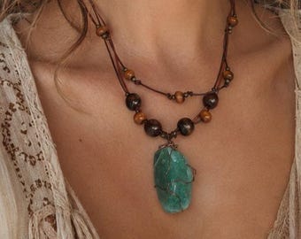 Handmade Green Aventurine Pendant Necklace – Brown Leather Cord – Wooden Beads – Boho Crystal Necklace – Natural Stone Jewelry