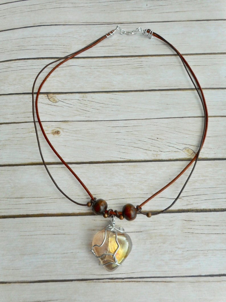 Brown leather necklace bohemian ladies jewelry / heart-shaped with wire-wrapped glass pendant / handmade jewelery trendy boho fashion item image 4