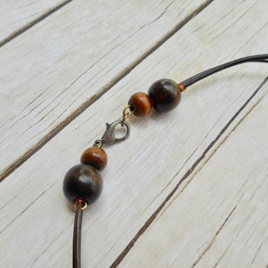 LOLIAS 4-delige Indiaanse hoofdsieradenset, leren halsketting en veer, oorbellen voor dames, handgemaakte armband, vintage, boho, hippie, tribal, themafeest, carnaval, sieraden, leer en hout