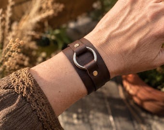 Handmade Chocolate Brown Leather Bracelet – Metal Ring – Boho Leather Cuff Bracelet for Women and Men