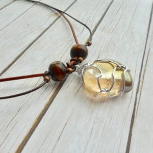 Brown leather necklace bohemian ladies jewelry / heart-shaped with wire-wrapped glass pendant / handmade jewelery trendy boho fashion item image 3