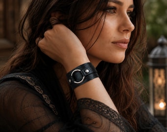Handmade Black Leather Cuff Bracelet – Gothic Unisex Bracelet with Metal Ring – Kangaroo Leather Statement Jewelry – Gift for Him or Her