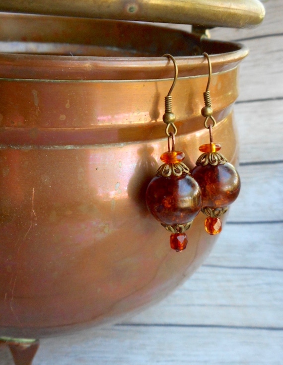 Goudbruine glas kralen oorbellen Antiek bronzen parelkapjes handgemaakte bungelende dames sieraad / uniek zelfgemaakt Boho sieraad