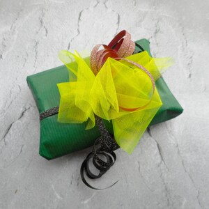 Servizio di confezione regalo preconfezionamento aggiunta aggiungere ghirlande di decorazione di carta piegata verde Carta natalizia e materiali per feste