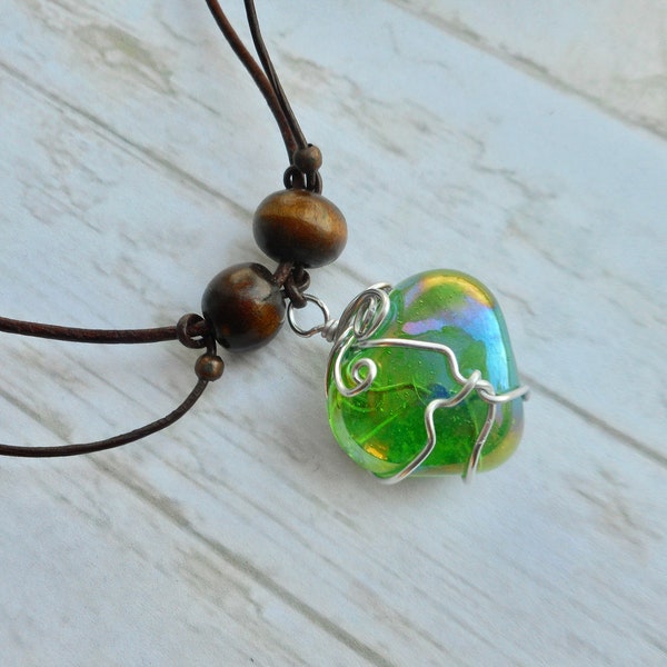 Pendentif en verre vert émeraude en forme de coeur collier en cuir marron femmes Boho Style dames bijoux bijoux faits à la main cadeaux uniques bijoux