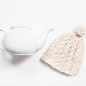 Cream hand knit tea cosy Pom pom tea cosy Wool tea cosy Teapot cover & warmer Vintage tea cosy Knitted teapot cosy Pompom image 1