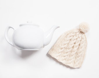 Cream hand knit tea cosy - Pom pom tea cosy - Wool tea cosy - Teapot cover & warmer - Vintage tea cosy - Knitted teapot cosy - Pompom