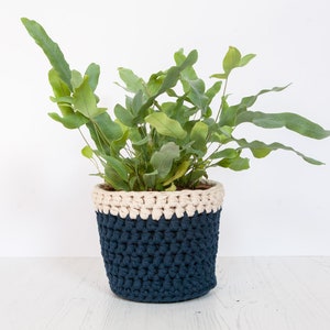 Medium plant pot cover in navy blue & cream. Made from recycled cotton. Perfect present for a plant lover!