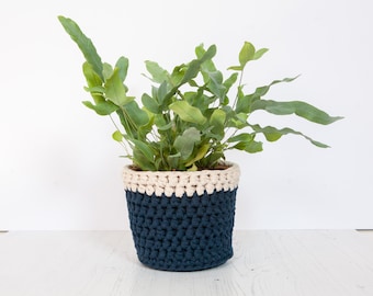 Medium plant pot cover in navy blue & cream. Made from recycled cotton. Perfect present for a plant lover!