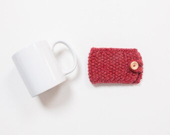 A knitted mug cosy, cup cosy, mug cosies, coffee cosy in red. Coffee mug cosy / coffee sleeve as a coffee gift!
