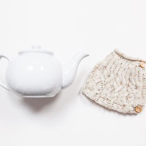 Oatmeal hand knit tea cosy - Teapot cosy - Wool tea cosy - Teapot cover & warmer - Vintage tea cosy - Retro tea cosy - Tea lover&#39;s gift