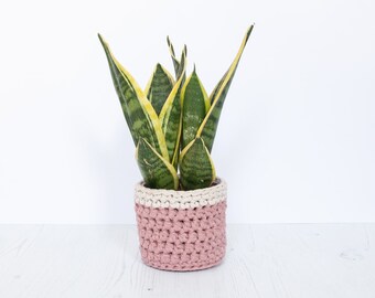 Small plant pot cover in pink & cream. Made from recycled cotton. Perfect present for a plant lover!