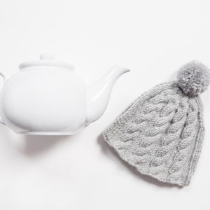 Tea de punto de mano gris claro acogedor - Té pom pom acogedor - Té de lana acogedor - Cubierta de tetera y calentador - Té vintage acogedor - tetera de punto acogedor - Pompom