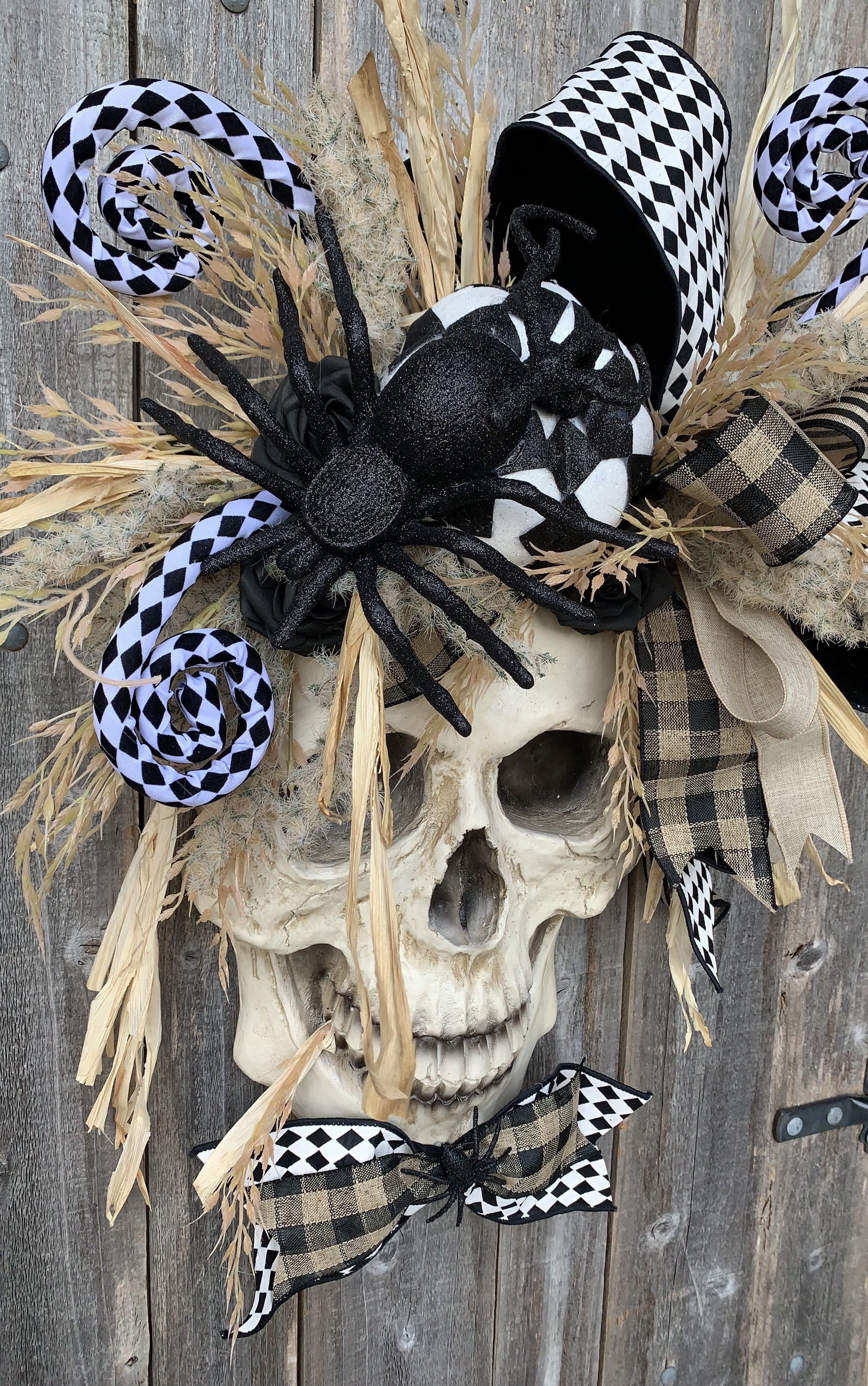 Big Skull Hanger, Skull Wreath, Halloween Wreath, Halloween Wall Hanger