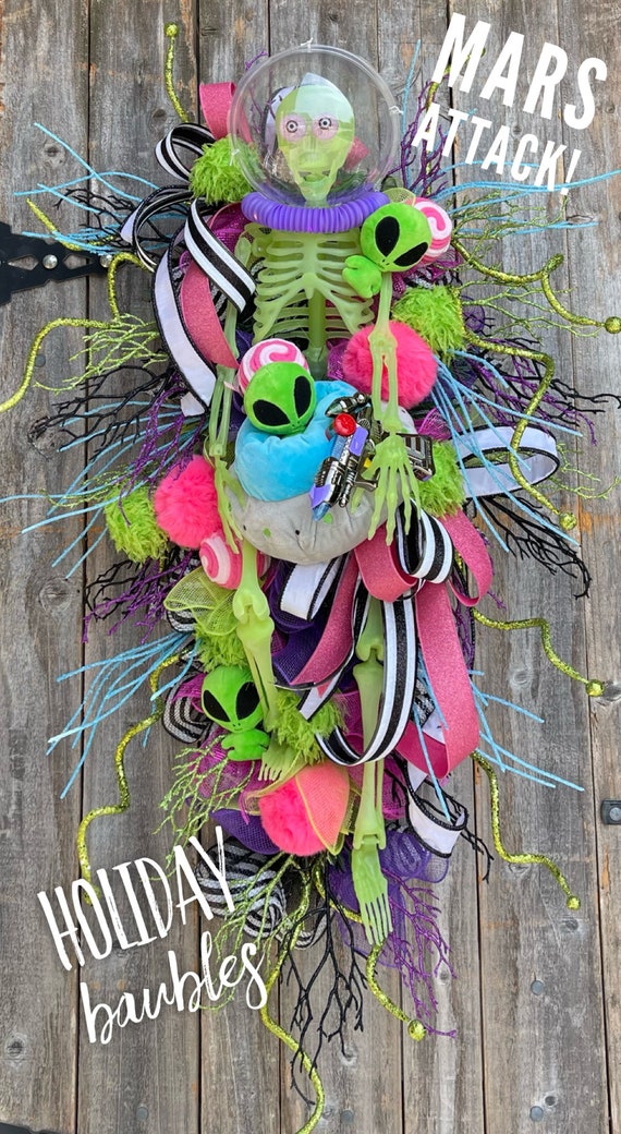 Halloween Wreath, Halloween Swag, Skeleton Wreath, Alien Wreath, Neon Halloween Wreath, Alien Skeleton Wreath, Alien Decor, Halloween Decor