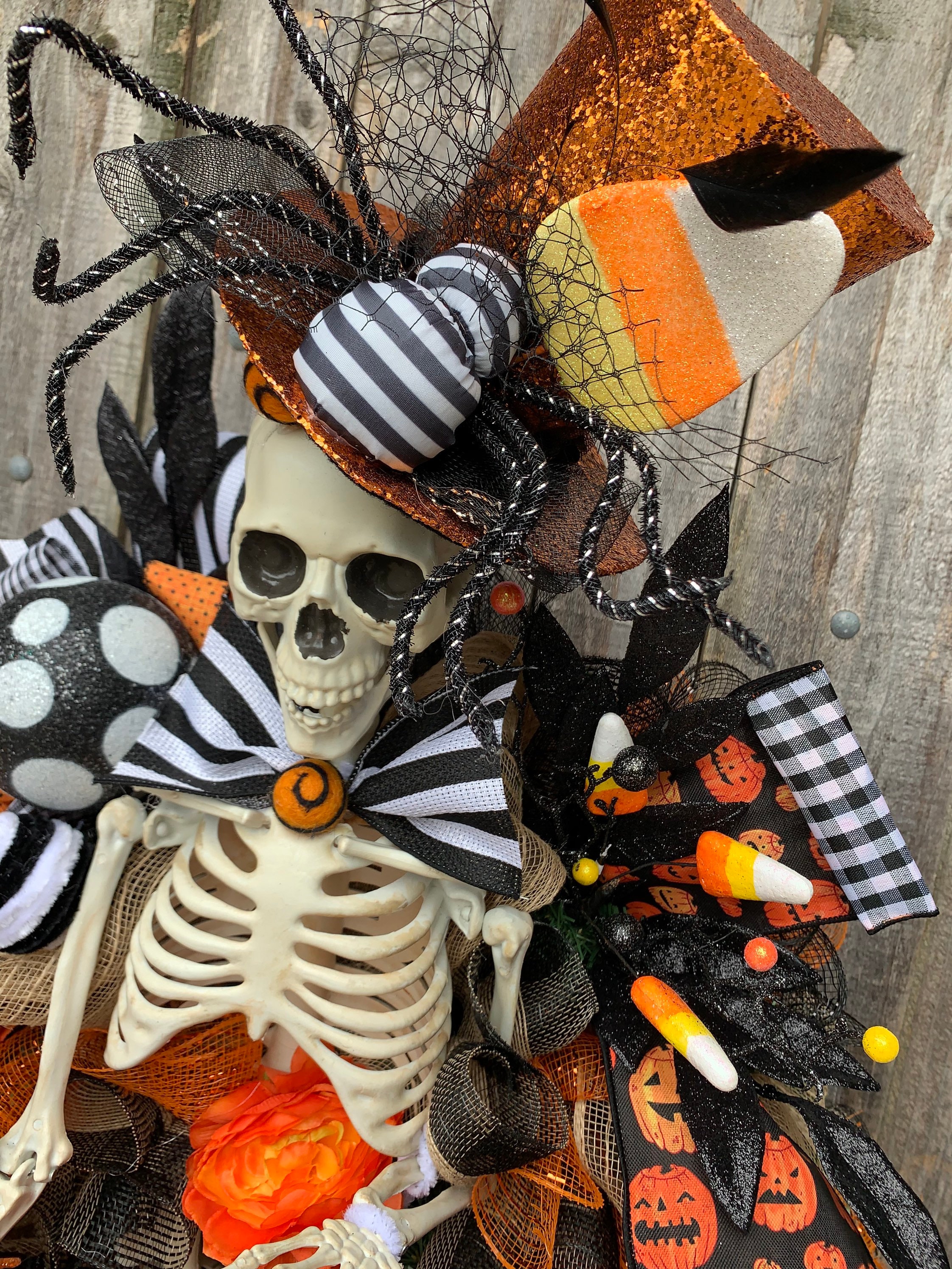 Minimalist Halloween Wreaths for Small Space