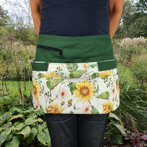 Apron with a flower print, with a zippered phone pocket, sunflower pattern, gardening half apron, gift for florist or gardener