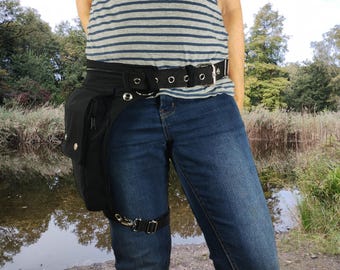 Tablet carrier, small iPad hip bag, with a sturdy buckle and an extra removable strap for the thigh, closed with a metal buckle