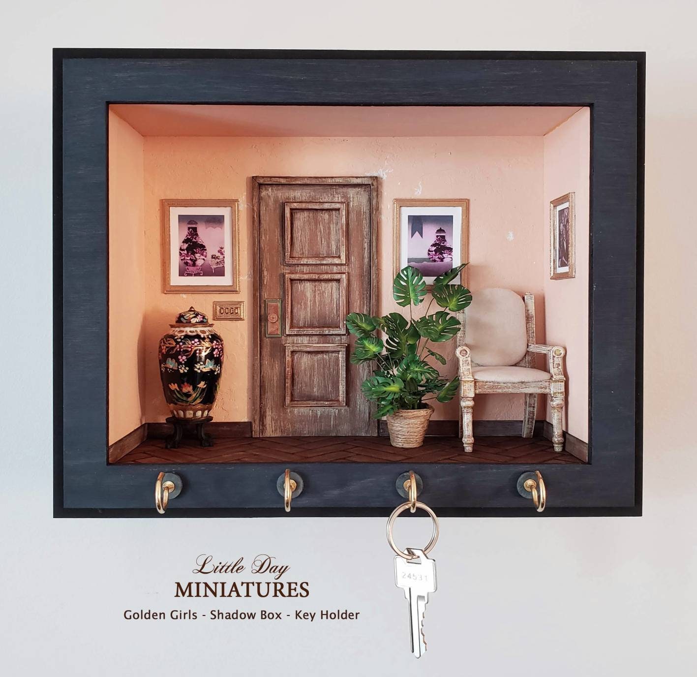 6 key holder in Monogram with the light pink interior Rose