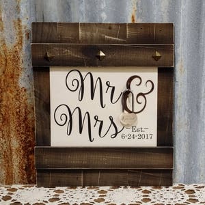 LoveLocks Farmhouse Mr & Mrs Plaque, Wedding sign, Wedding Ceremony plaque, Wedding Ceremony, LoveLocks Wedding Ceremony