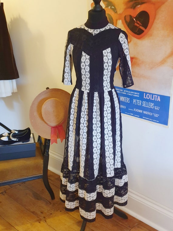 Black and white lace dress party vintage 90's embr