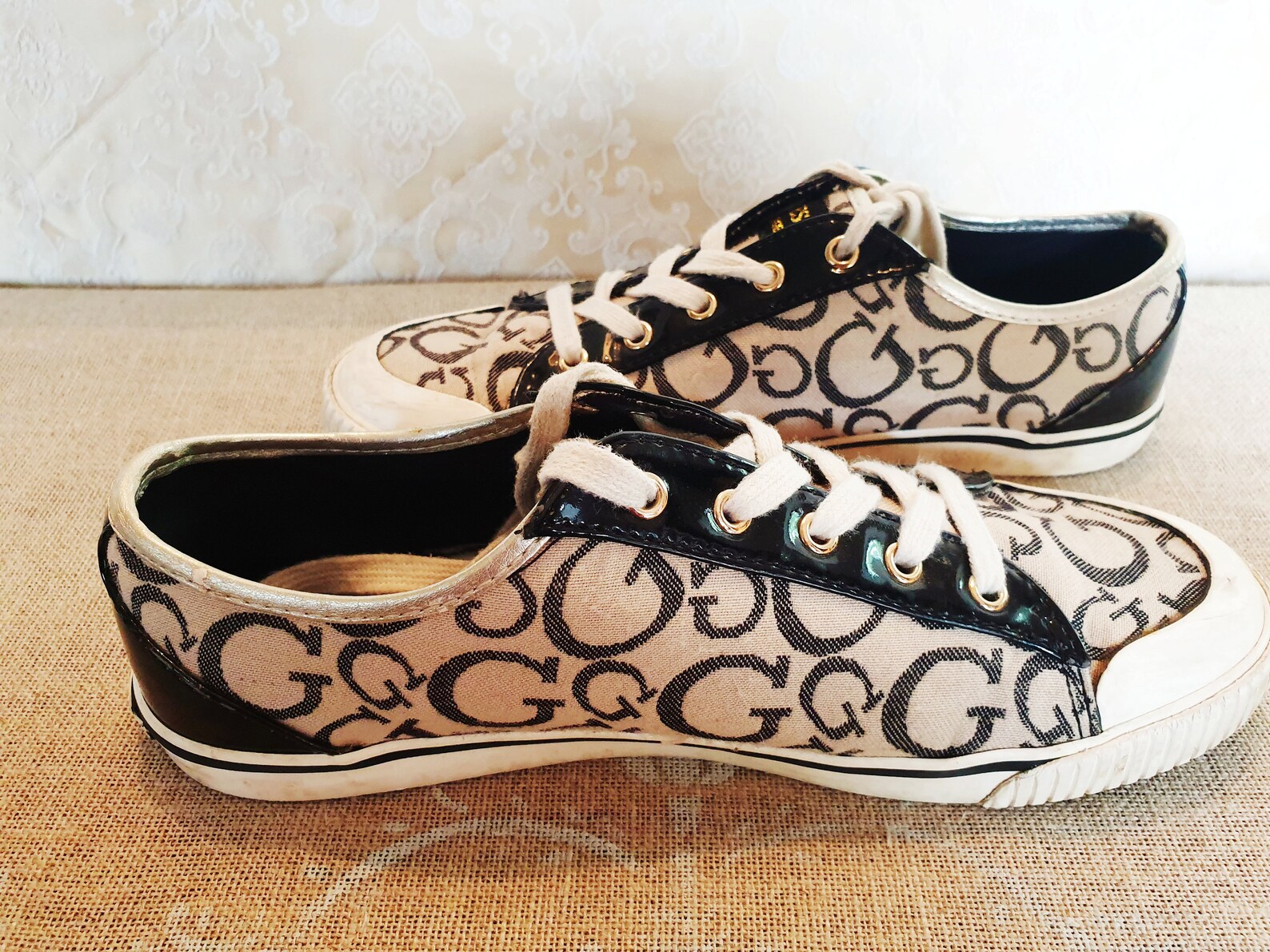 guess brown trainers