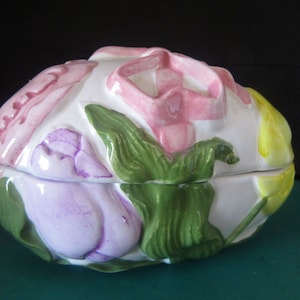 Vintage EGG-SHAPED Ceramic  TRINKET Box Floral Design Made in Taiwan 4.5” L