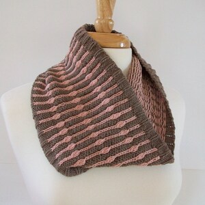 Fetterbush Circle Scarf KNITTING PATTERN, Easy Knit Color Work Scarf Pattern, Ribbed Boho Style Knit Circle Scarf