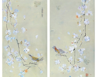 Delicadas estampas japonesas de aves con flores blancas danzantes, un díptico de 40" x 40" sobre dos lienzos.