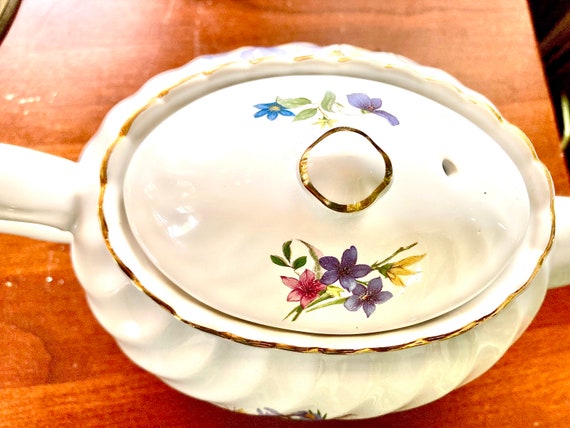 Vintage Arthur Wood Floral Teapot: Staffordshire England Cottage