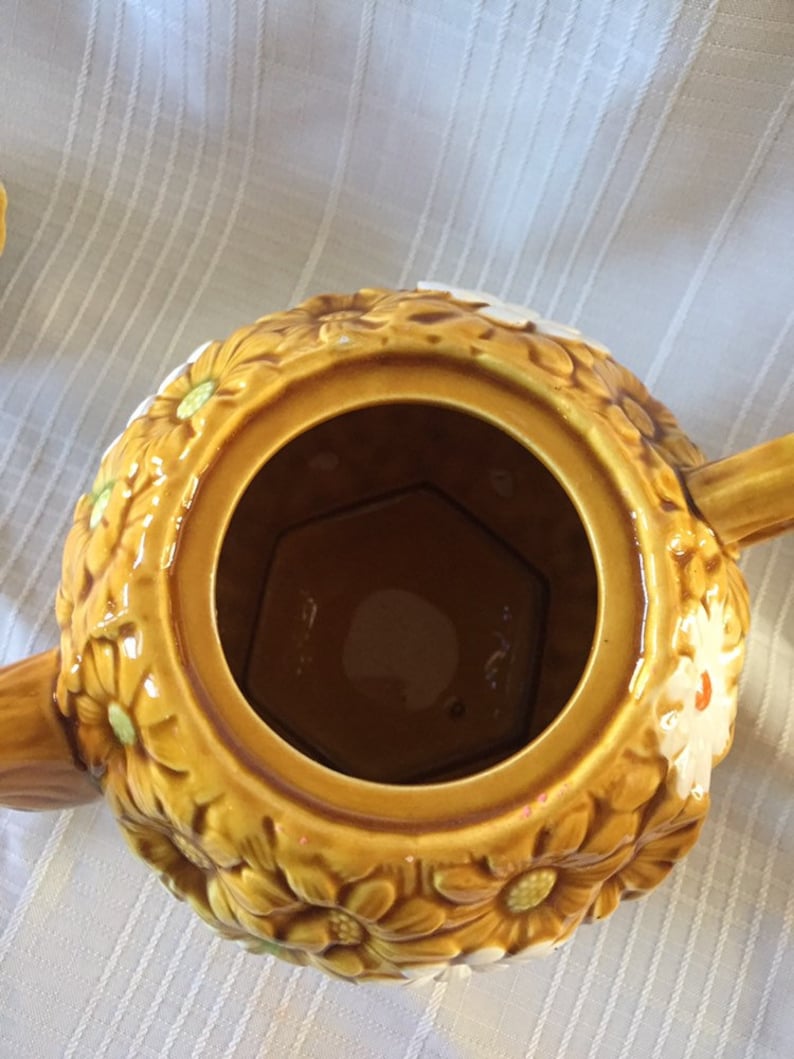 Pottery Japan Raised Daisy Pattern Teapot Gold White Green Flowers Branch Spout and Handle Free Shipping Retro 1960/'s Fred Roberts Co