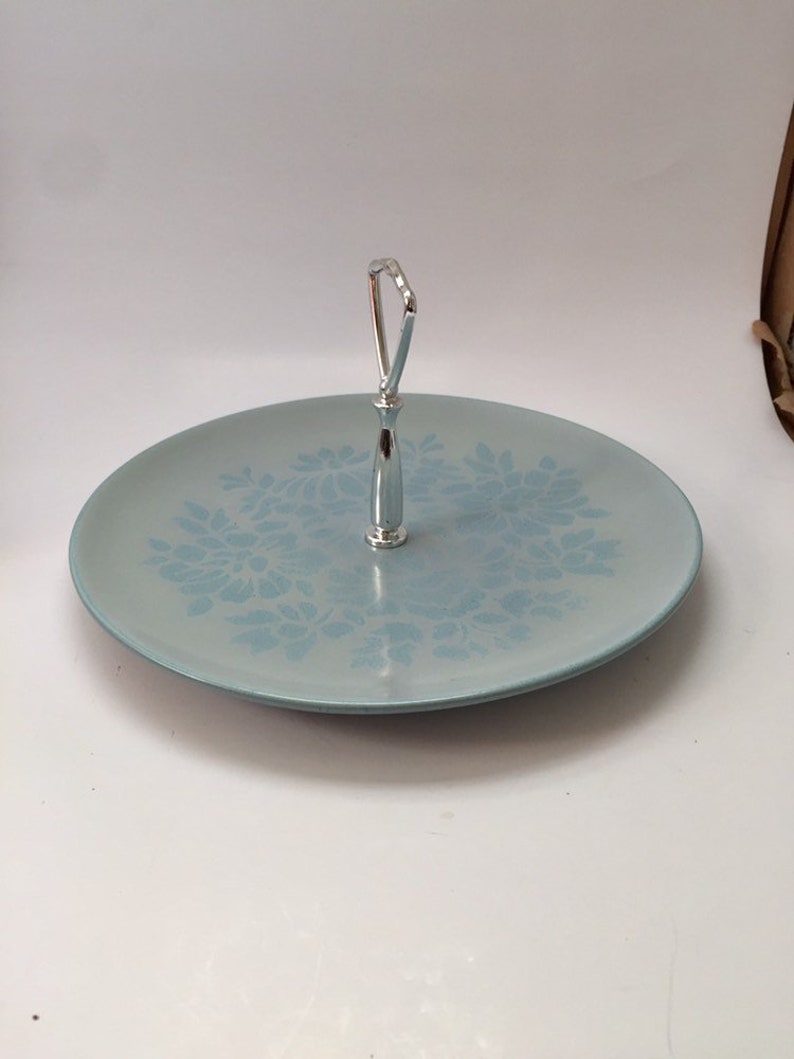 Free Shipping Red Wing USA #126 Ovenproof Round Serving Platter Plate Center Silver Tone Handle Blue Shadows Duotone Pattern Mid-Century
