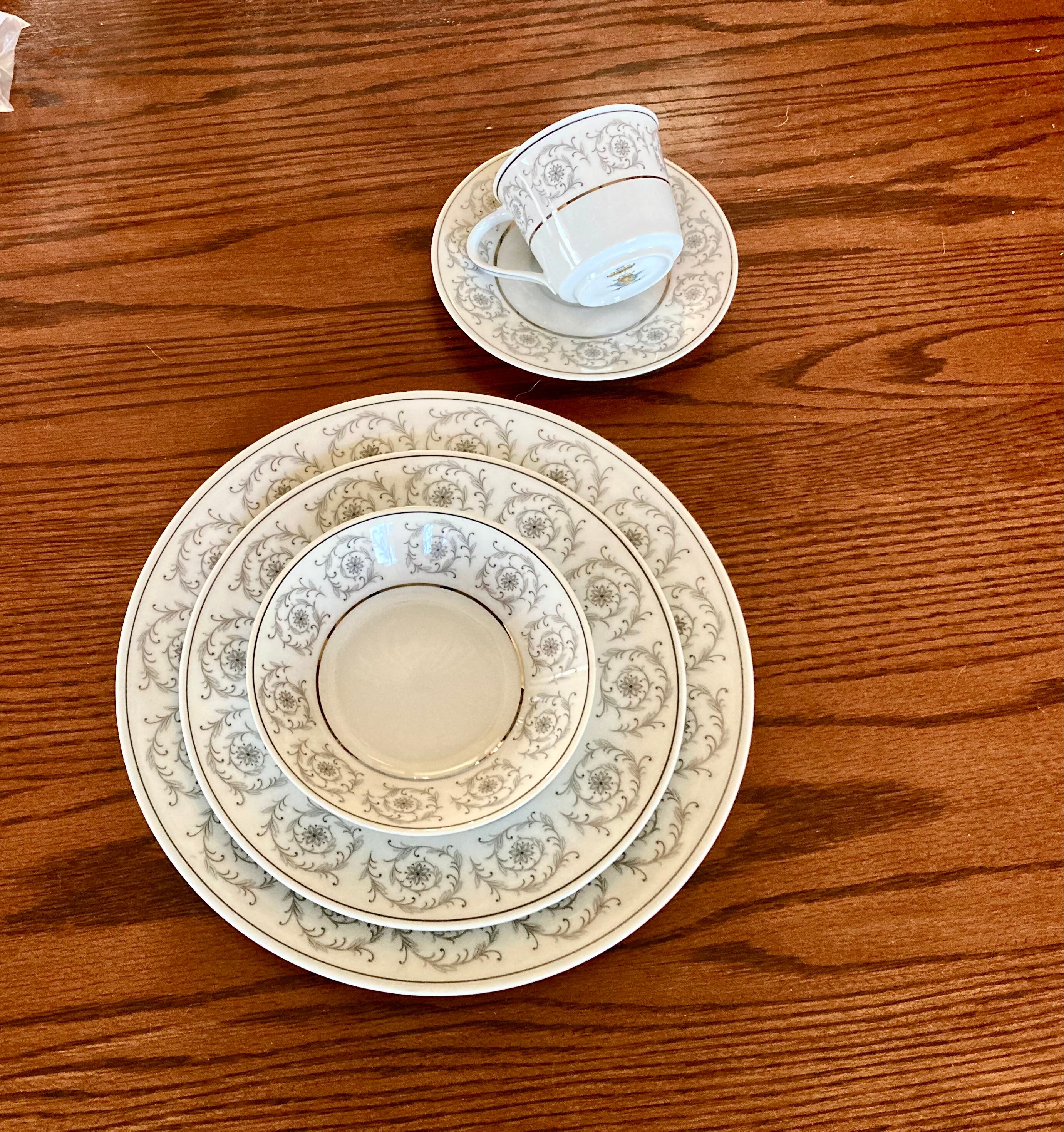 5 Piece Noritake Set #6501 Japan Piccadilly Pattern Scrolls
