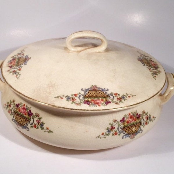 W.S. George Derwood Antique Bowl Ivory 168D Handled Serving Casserole with Lid Flower Basket Pattern Gold Trim Free Shipping