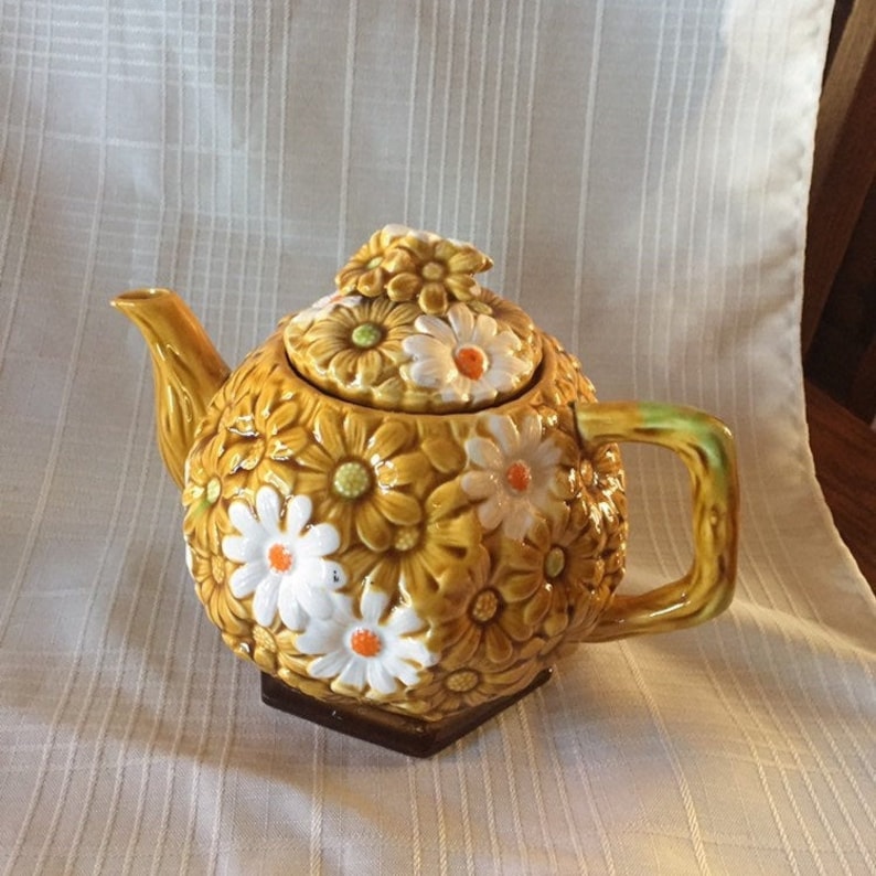Pottery Japan Raised Daisy Pattern Teapot Gold White Green Flowers Branch Spout and Handle Free Shipping Retro 1960/'s Fred Roberts Co