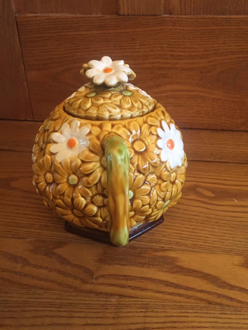 Pottery Japan Raised Daisy Pattern Teapot Gold White Green Flowers Branch Spout and Handle Free Shipping Retro 1960/'s Fred Roberts Co