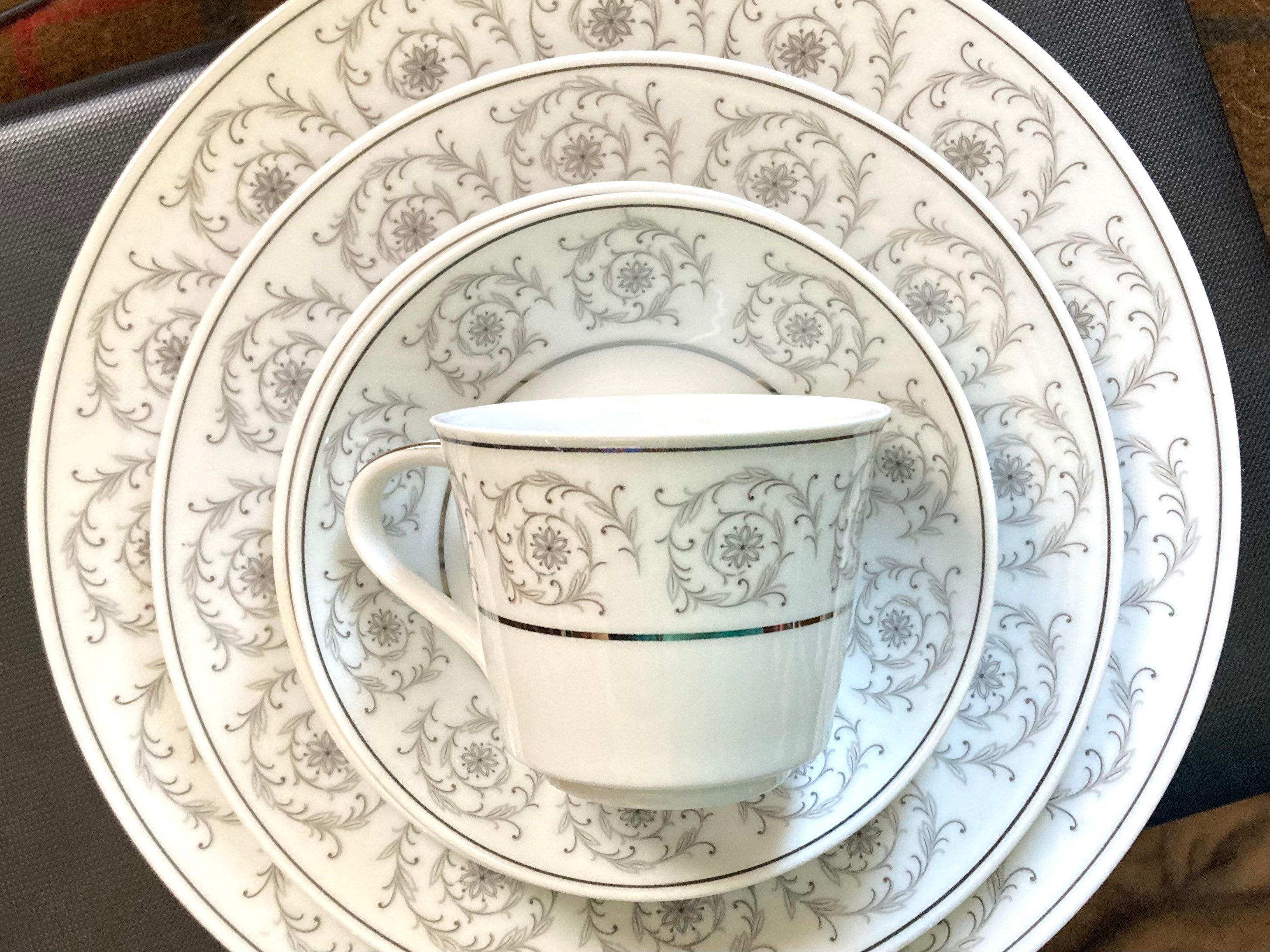 おはな【廃盤品】Noritake Christine Noritake OPULENCE Creamer and Sugar Bowl with Lid Bone China