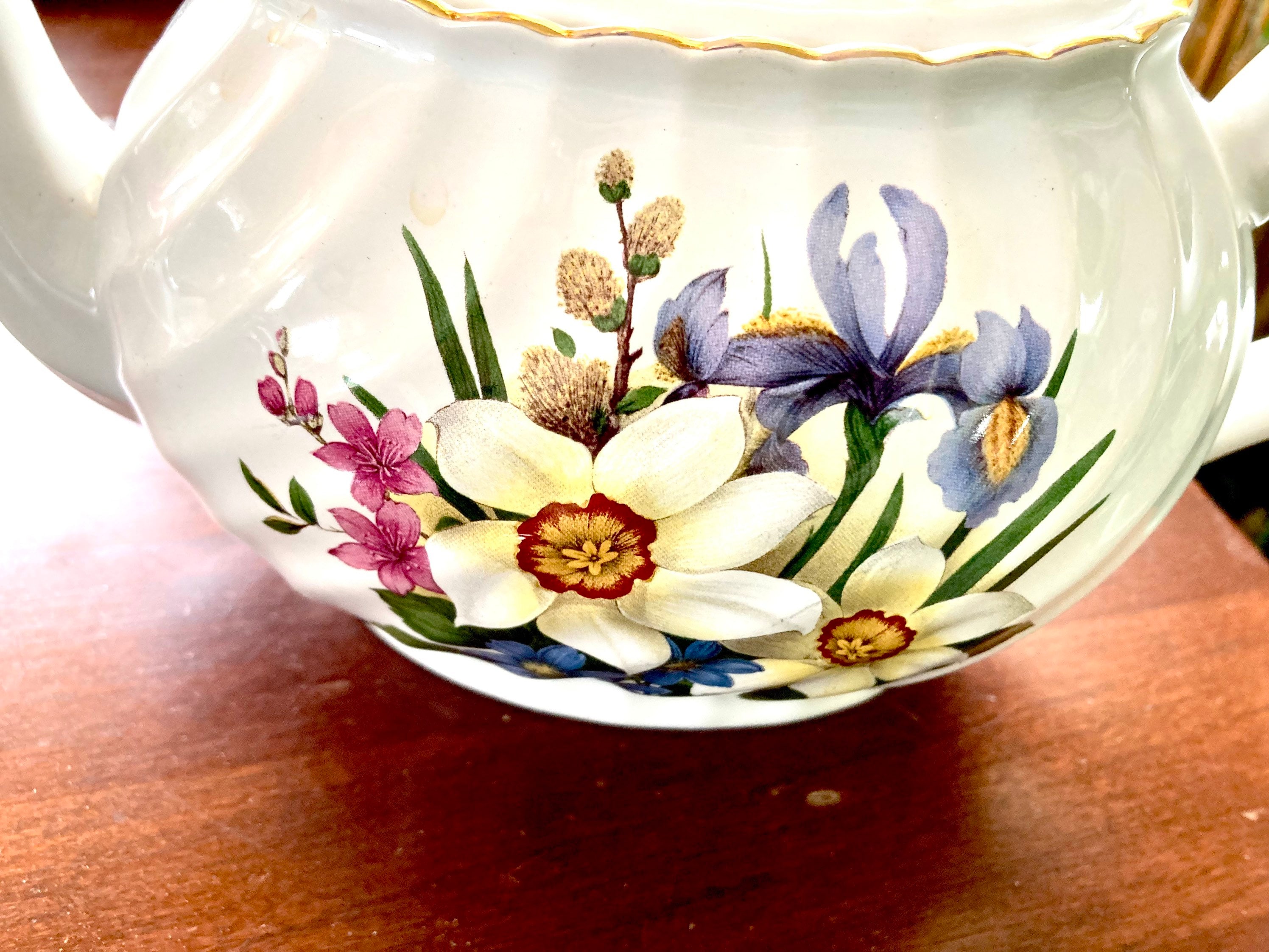 Vintage Arthur Wood Floral Teapot: Staffordshire England Cottage
