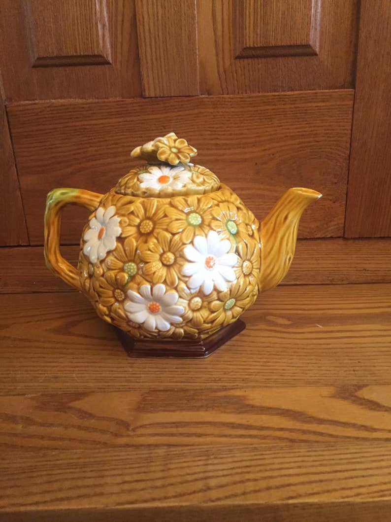 Pottery Japan Raised Daisy Pattern Teapot Gold White Green Flowers Branch Spout and Handle Free Shipping Retro 1960/'s Fred Roberts Co