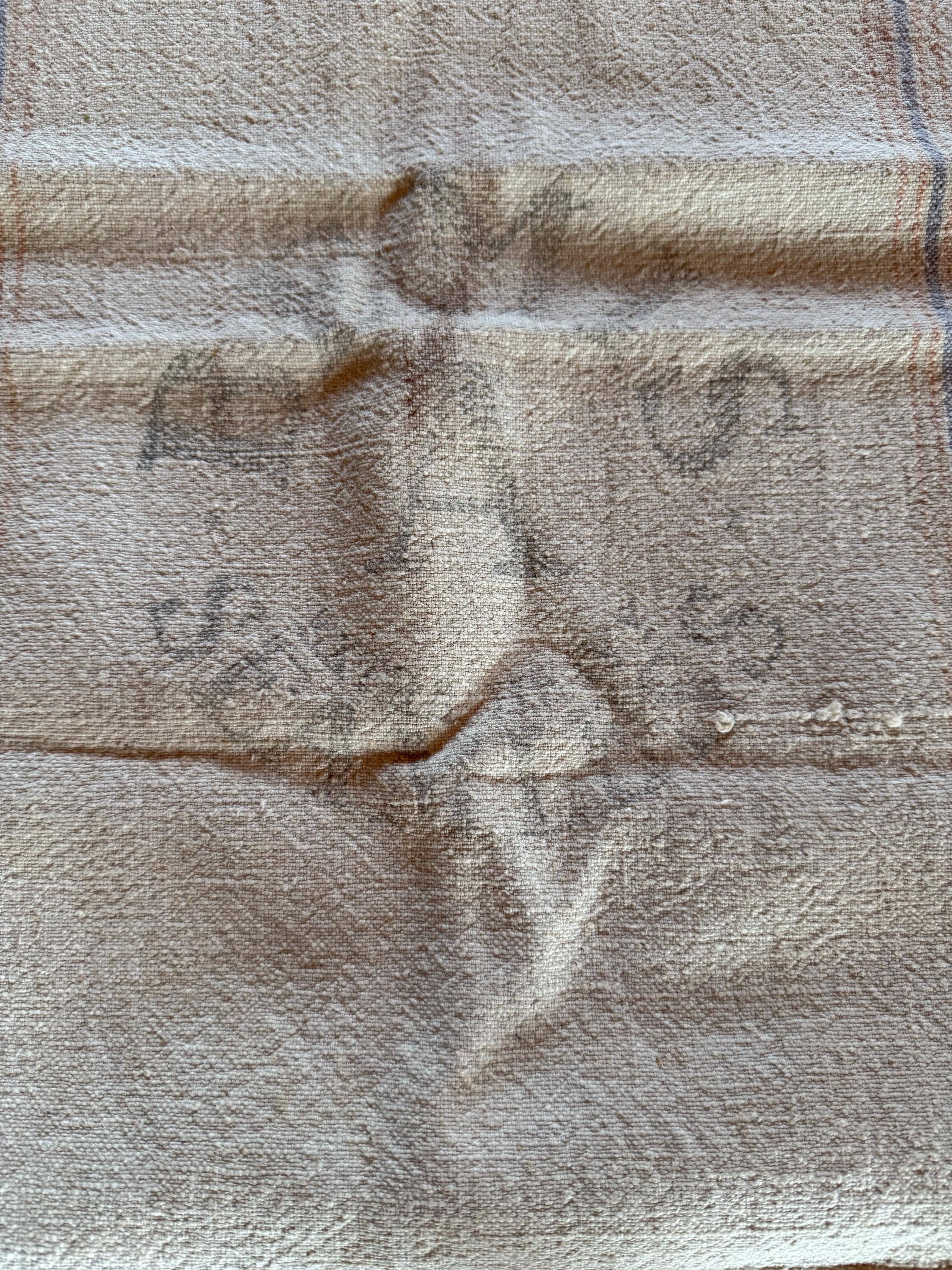 アメリカ製 ずた袋 古布 ぼろ生地 穀物袋？ 検 ビンテージ インテリア ラグ コットン生地 詳細不明 ③ : 古い麻袋のタペストリー 襤褸袋ズタ袋ボロ布戦後昭和