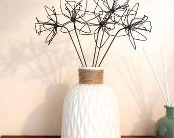 Narcisos de alambre, escultura floral de metal negro hecha a mano, regalo floral eterno.