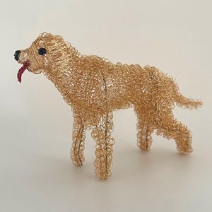 Escultura de alambre de labradoodle: adorno conmemorativo para mascotas hecho a mano