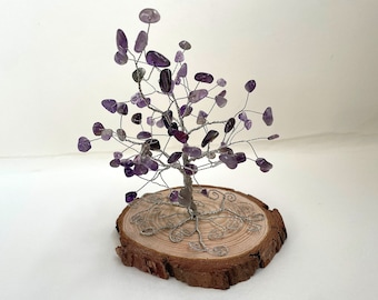 Escultura de árbol de amatista, piedras preciosas naturales en alambre trenzado