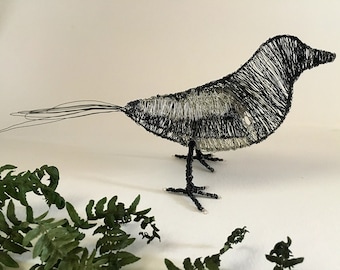 Escultura de Urraca de Alambre: Decoración de Escritorio Hecha a Mano, Regalo para Amantes de los Animales