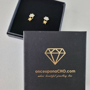 giraffe with gold star stud earrings image 4