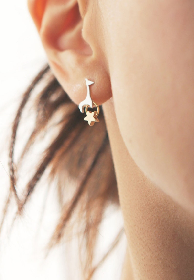 giraffe with gold star stud earrings image 1