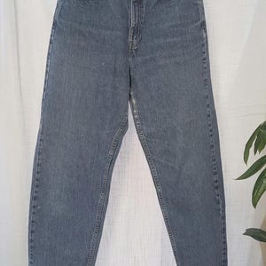 Vintage Levi&#39;s Women&#39;s 560 Loose fit Straight leg jeans | 90&#39;s Levis denim