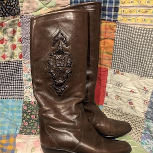 Vintage 1980&#39;s chocolate Brown cognac Leather Reptile Inlay Knee High tall boots, Low Heel 6.5